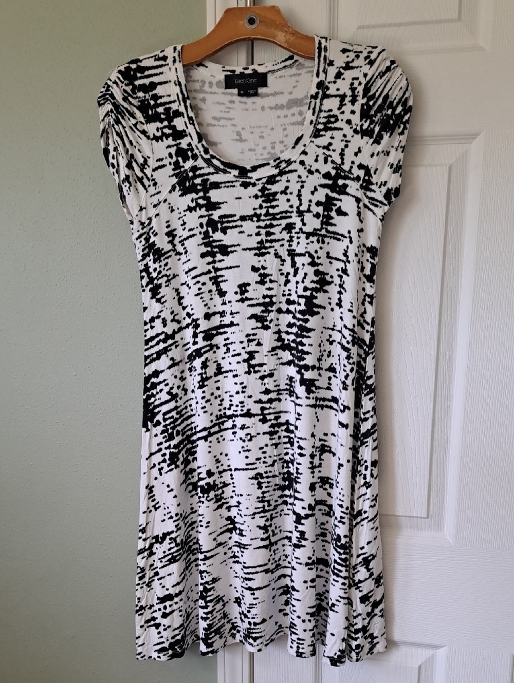 Karen Kane Blk Wht Abstract Print Stretch Comfy lightweight Casual Swing Dress
